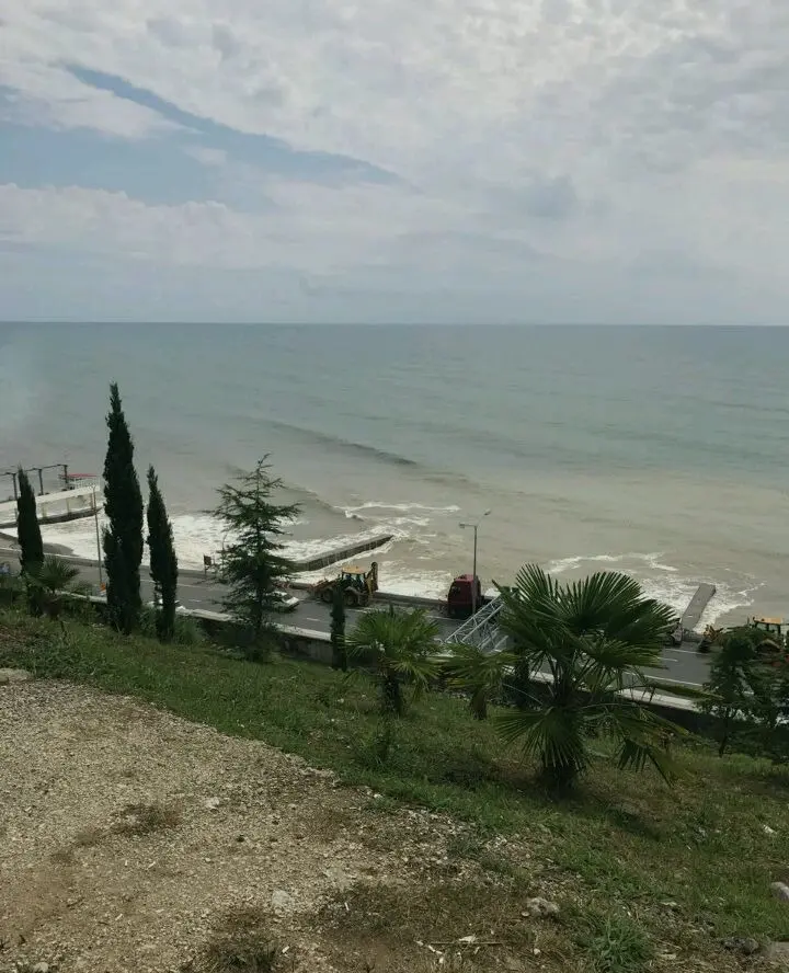 участок у моря