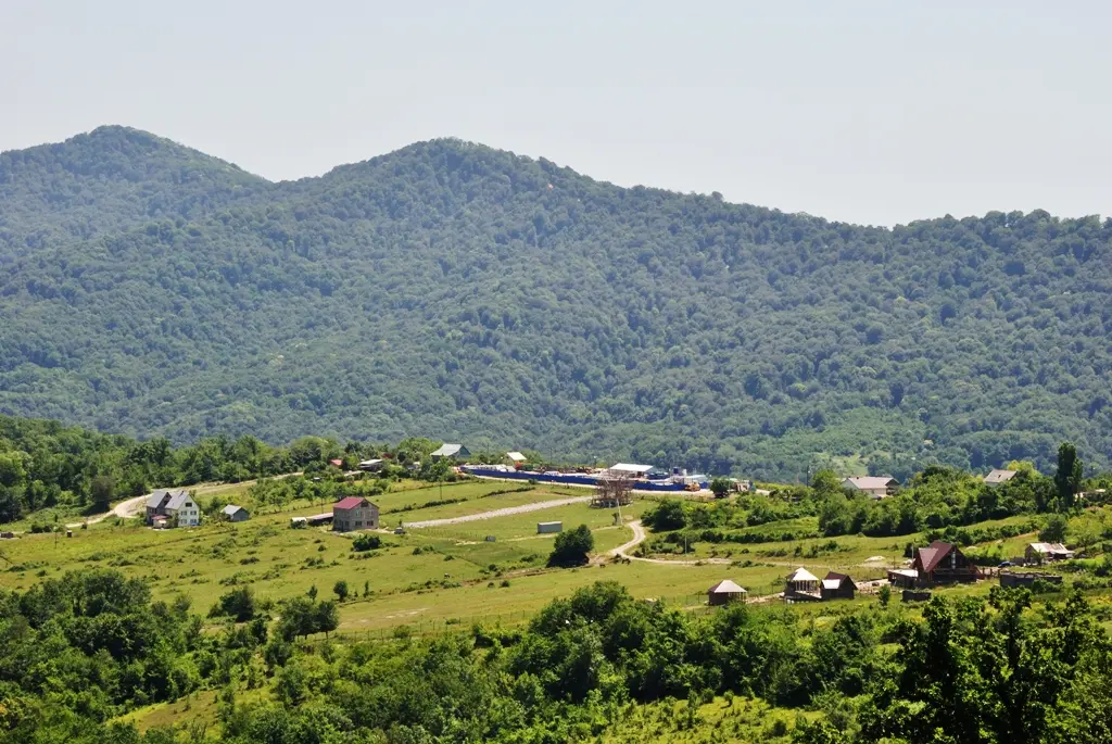 Земельный  участок под коттеджную застройку