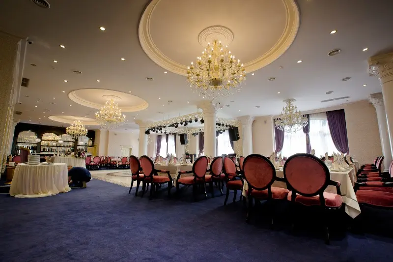 Шикарный отель с развлекательным комплексом в...