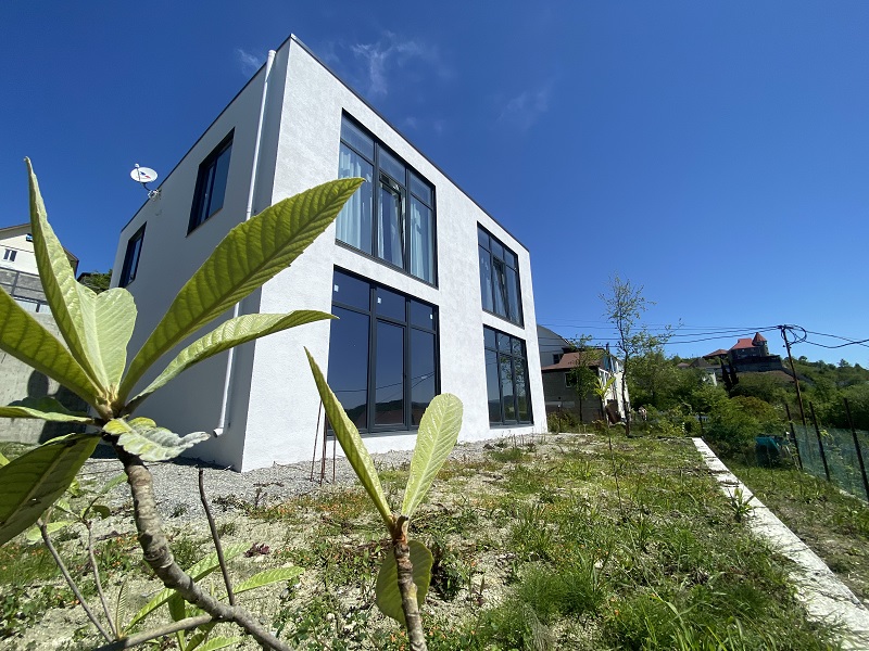 Дом с ремонтом и мебелью у моря