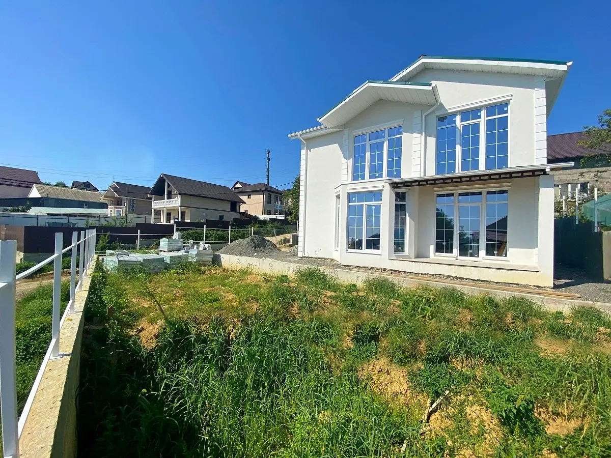 Новый дом с бассейном