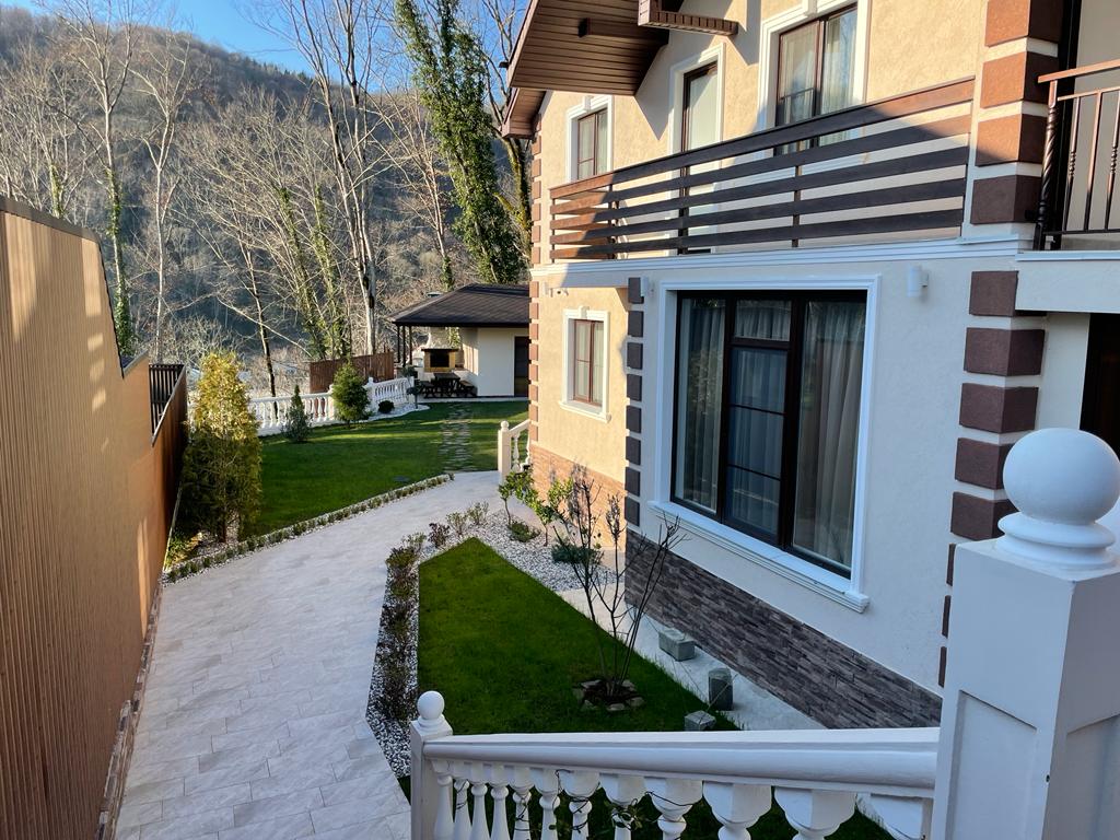 Дом граничащий с лесом!