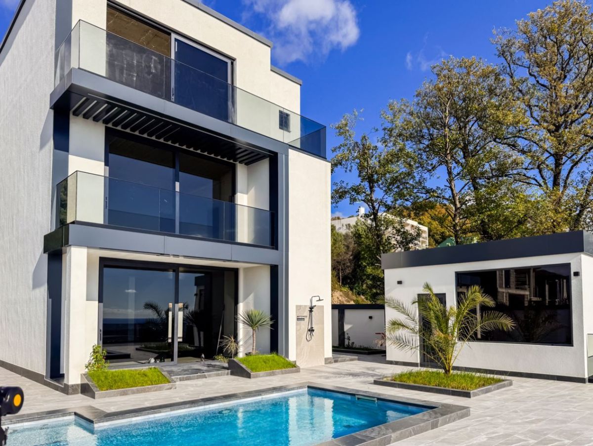 Новый дом с видом на море