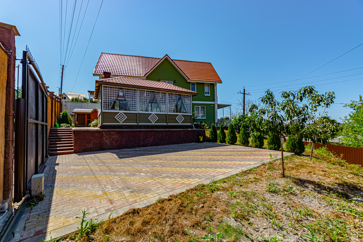 Шикарный дом в Сочи в спальном районе