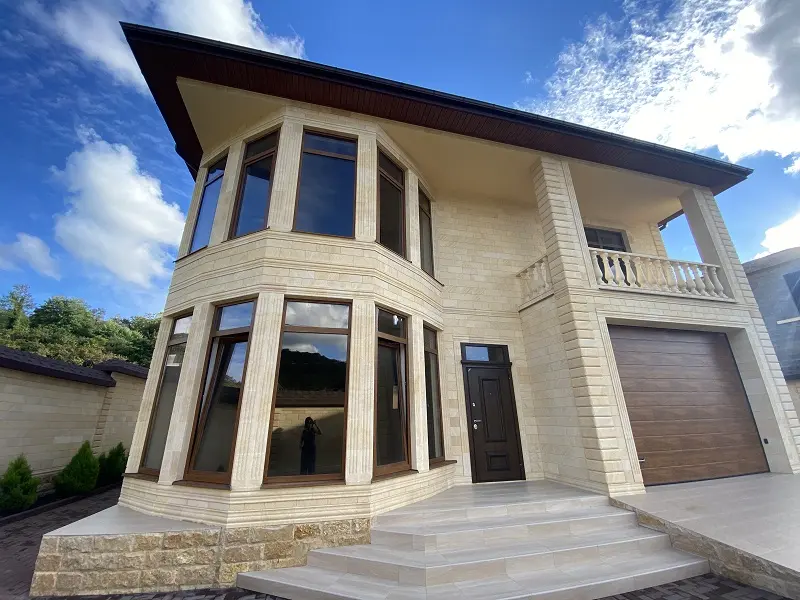 Домовладение с гаражом