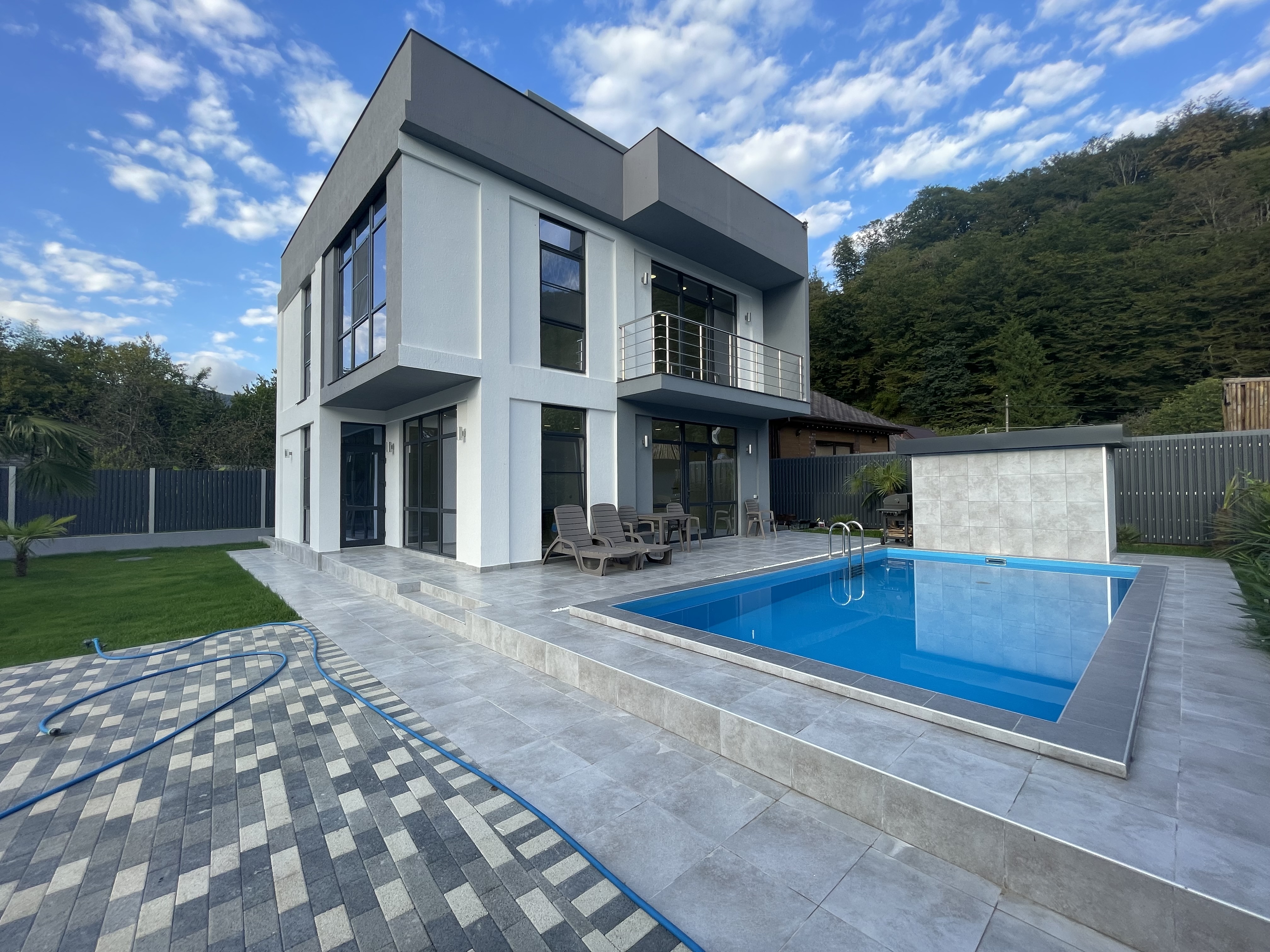 Новый дом с ремонтом в центре Сочи