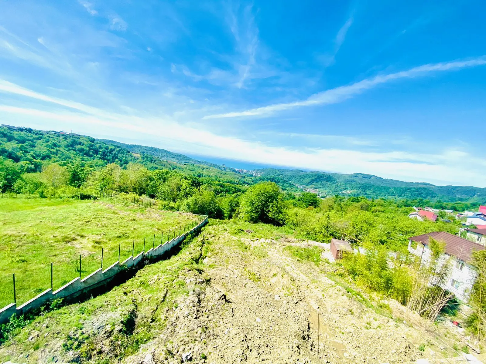 Продаю ровный участок в Сочи