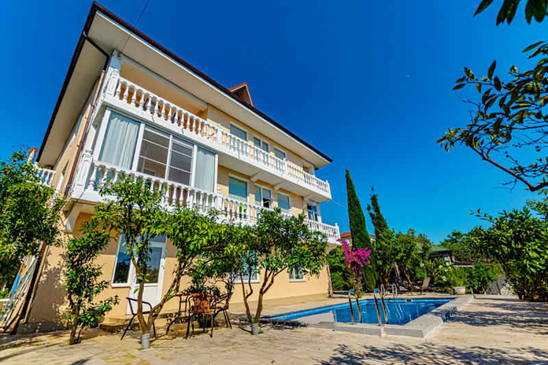 Резиденция в классическом стиле с видом на Си...