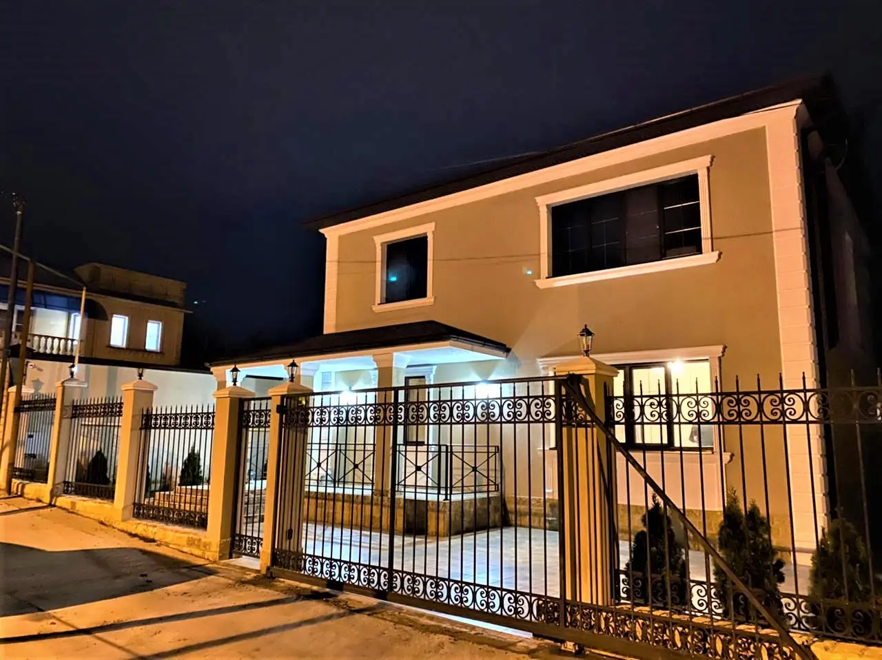 Шикарный дом в черте города