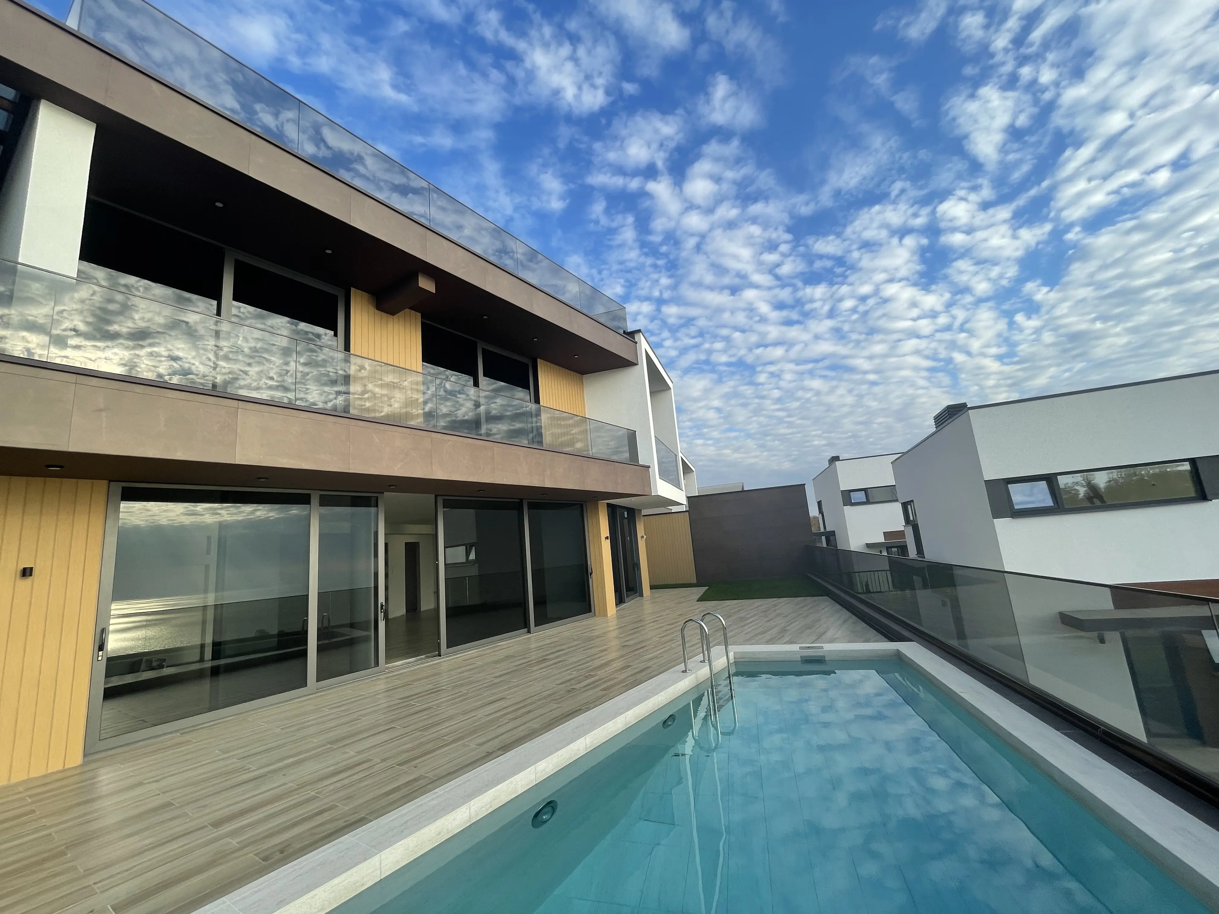 Коттедж с видом на море и город