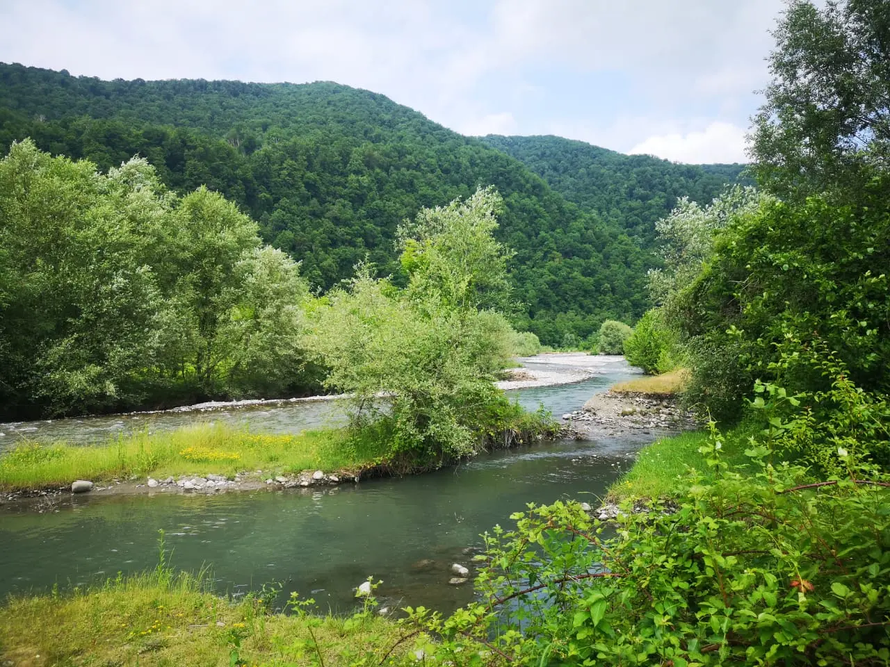 Великолепный участок на берегу реки для частн...