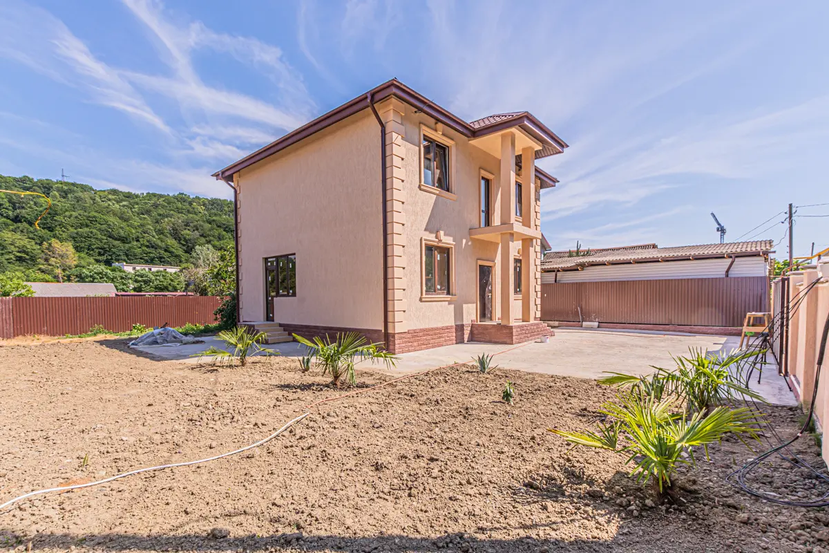 Новый дом на ровном участке