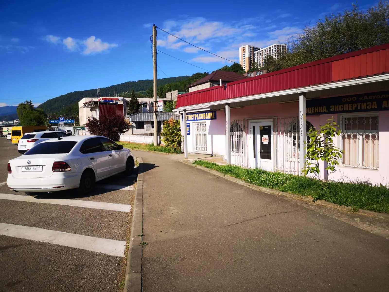 Участок вдоль дороги с коммерческим назначени...