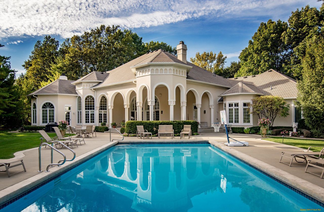 Вилла в классическом стиле с собственным вино...