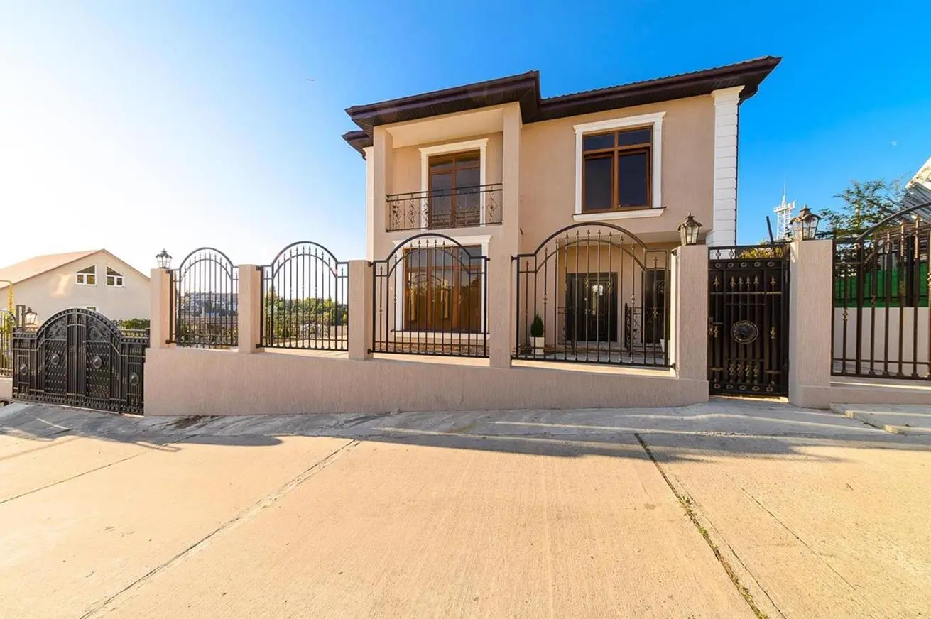 Новый дом в городской черте