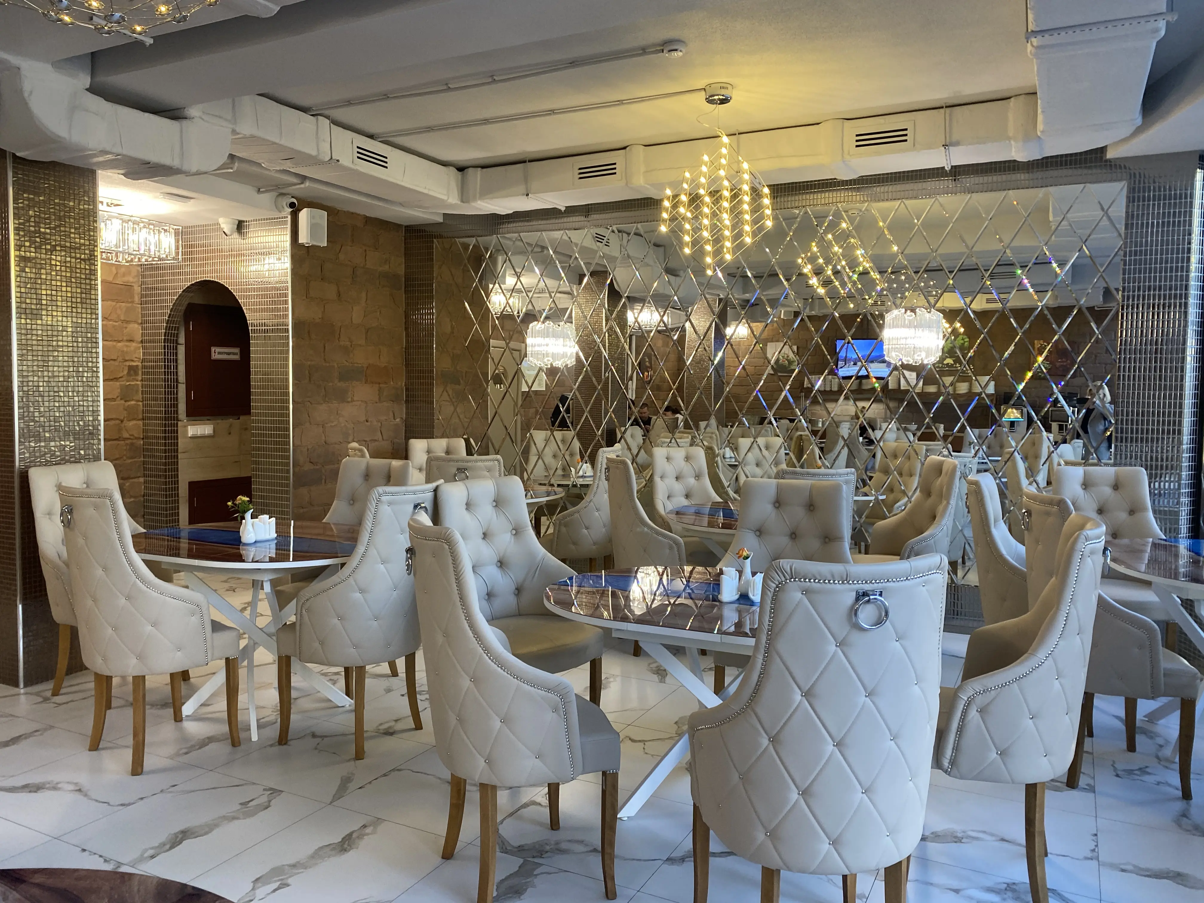 Продается действующий ресторан на первой бере...