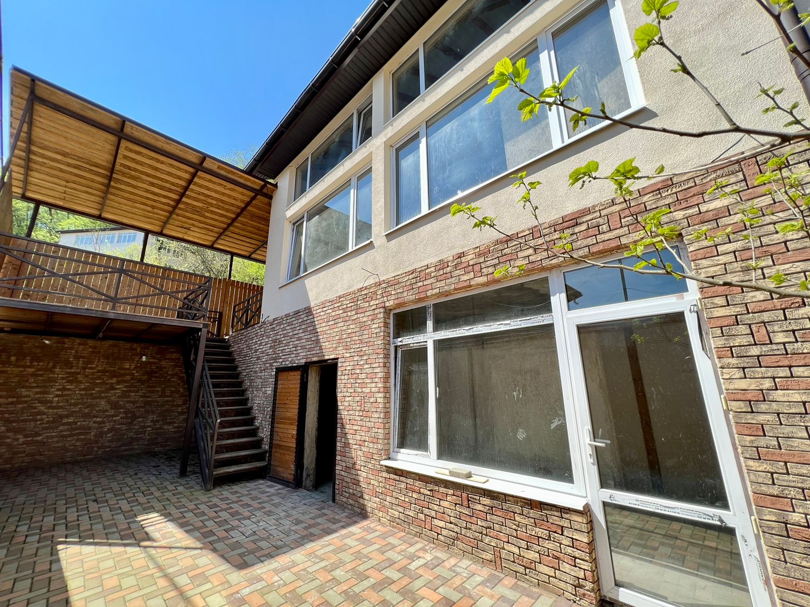 До остановки 200 метров