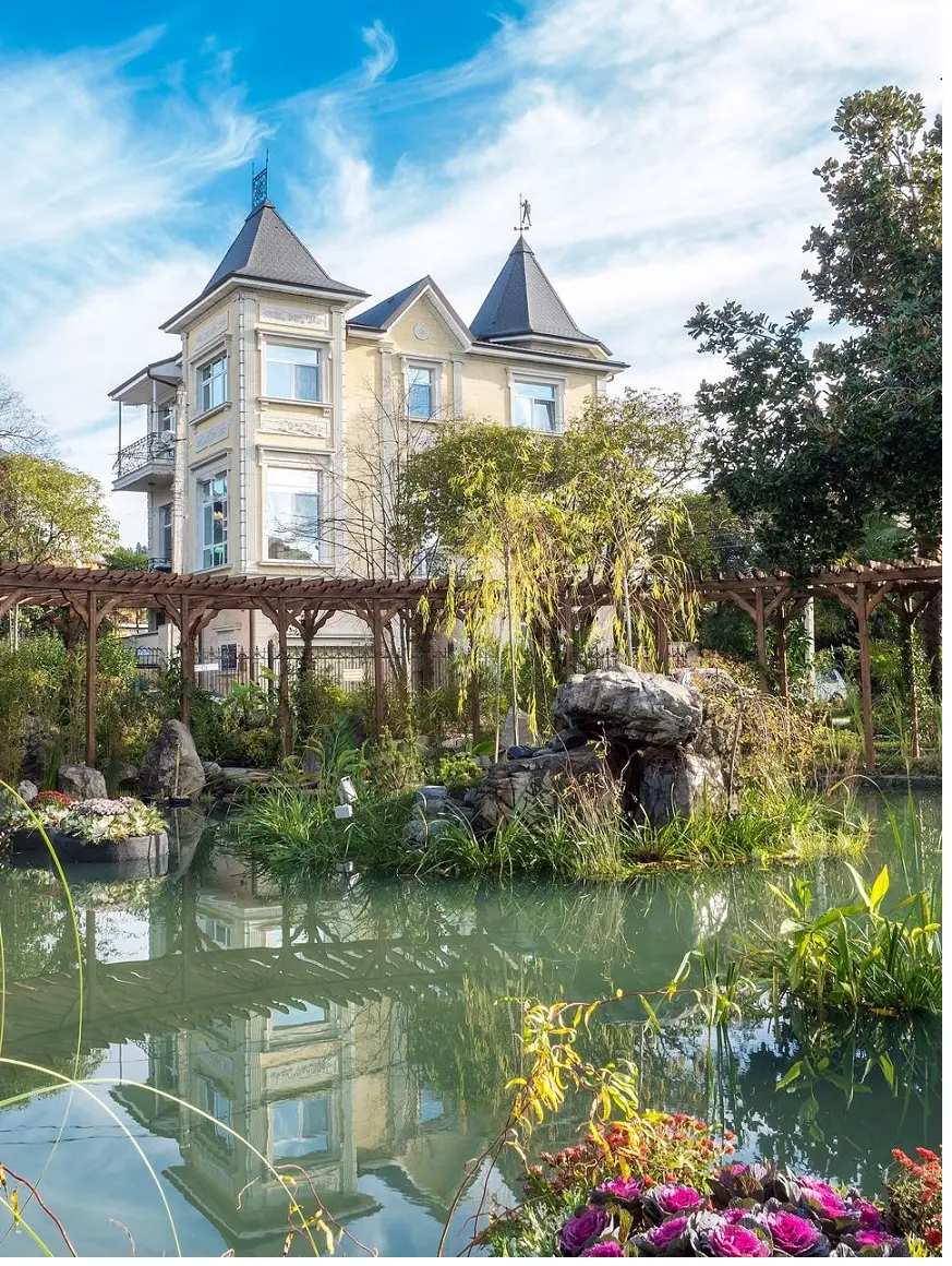 Здание в центре Сочи