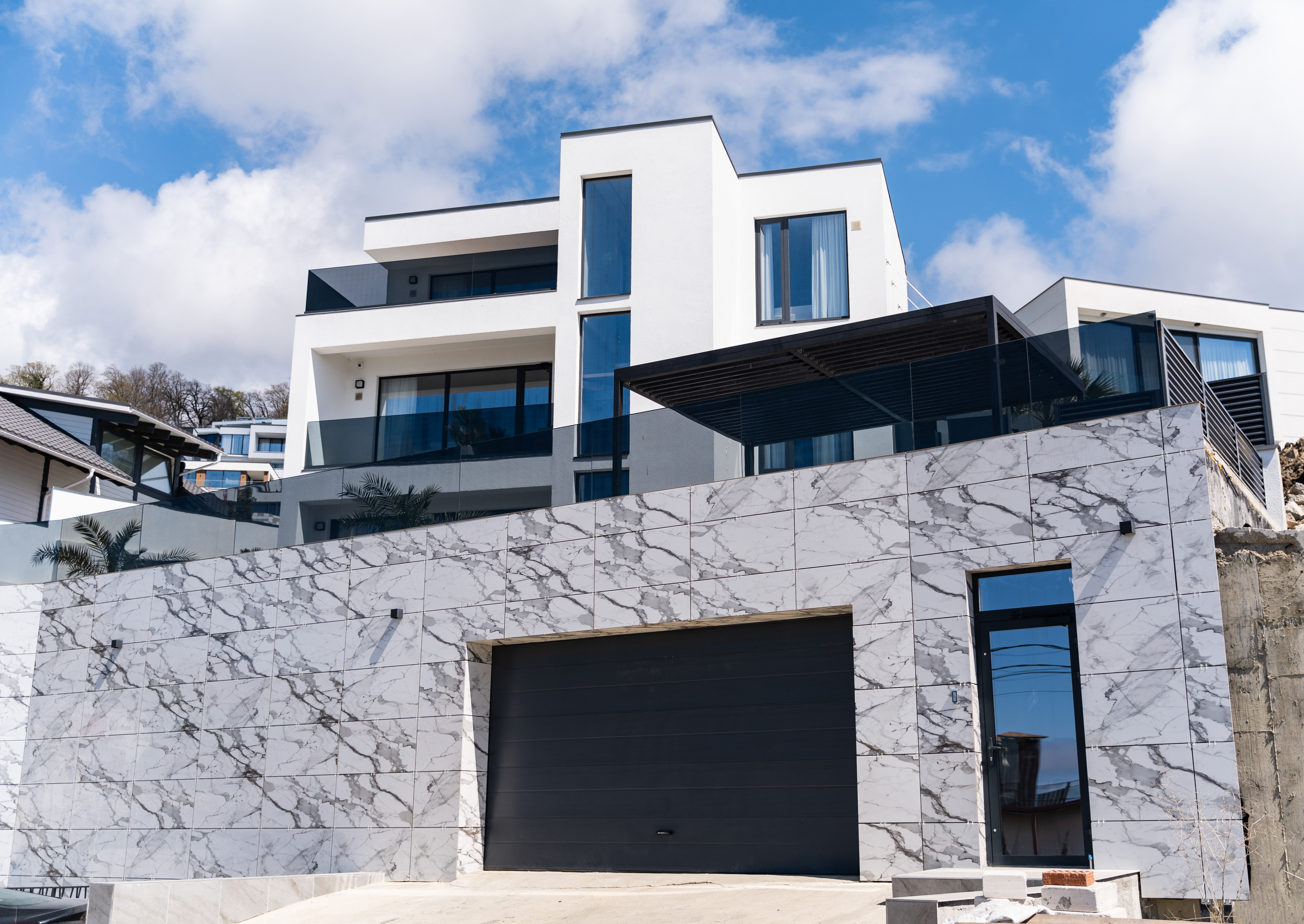 Дом с прекрасным соседством и видом на море