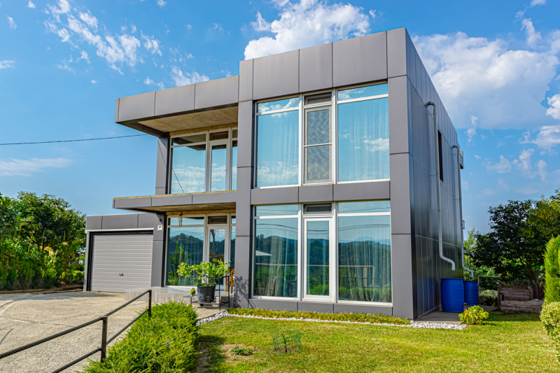 Дом в стиле хайтек с видом на море