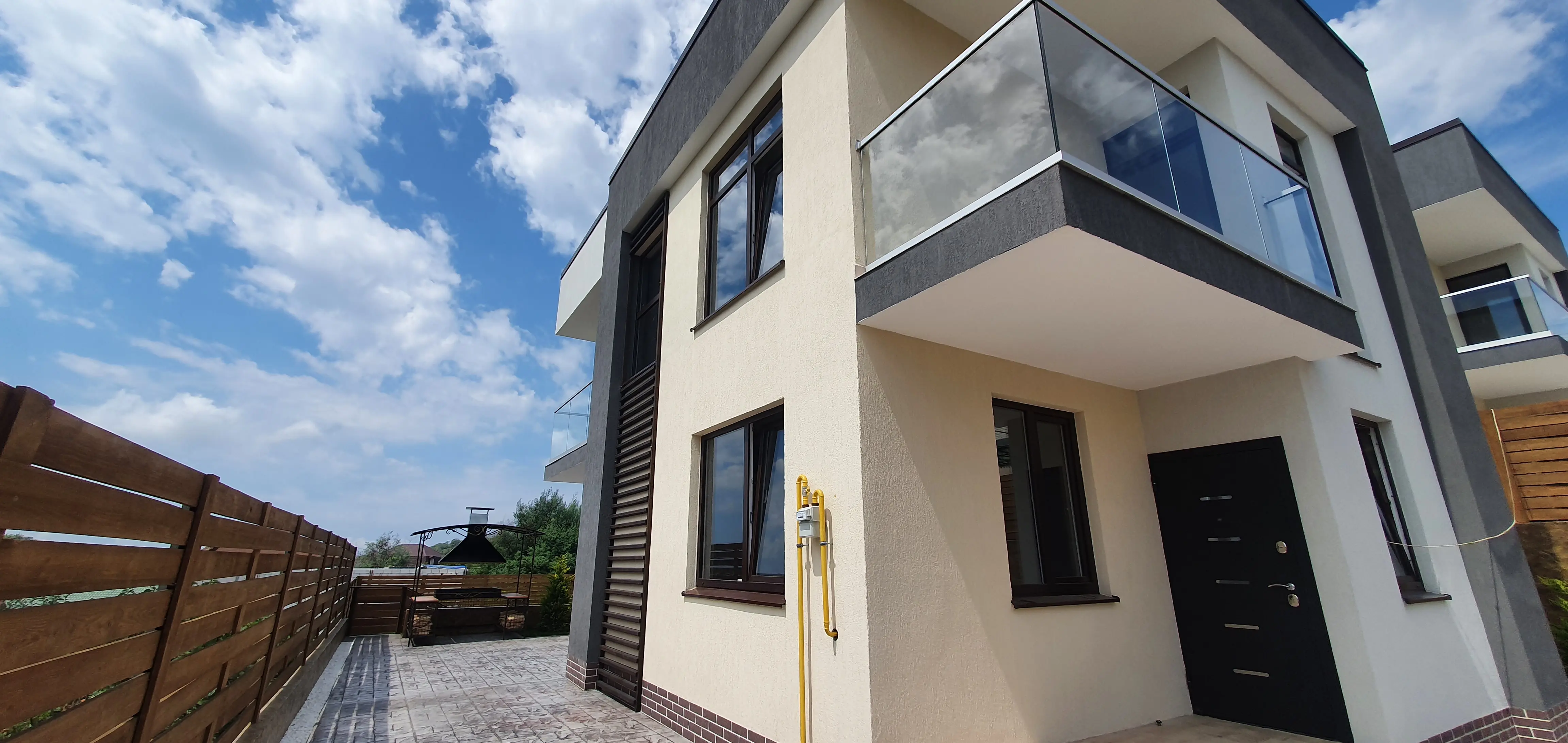 Современный коттедж в стиле HI-TEK