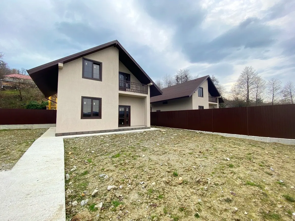 Два дома в коттеджном поселке