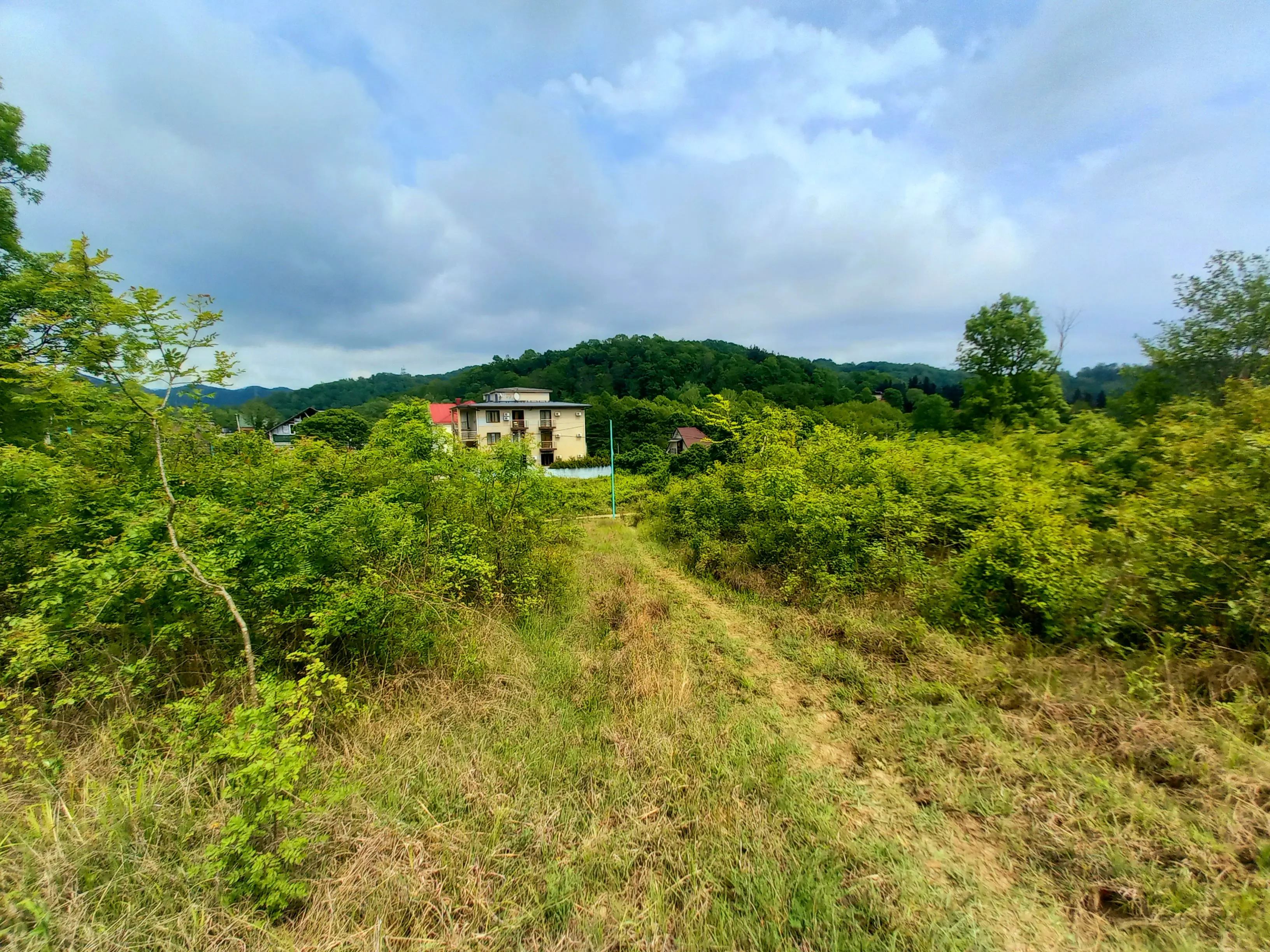 Участок вблизи моря