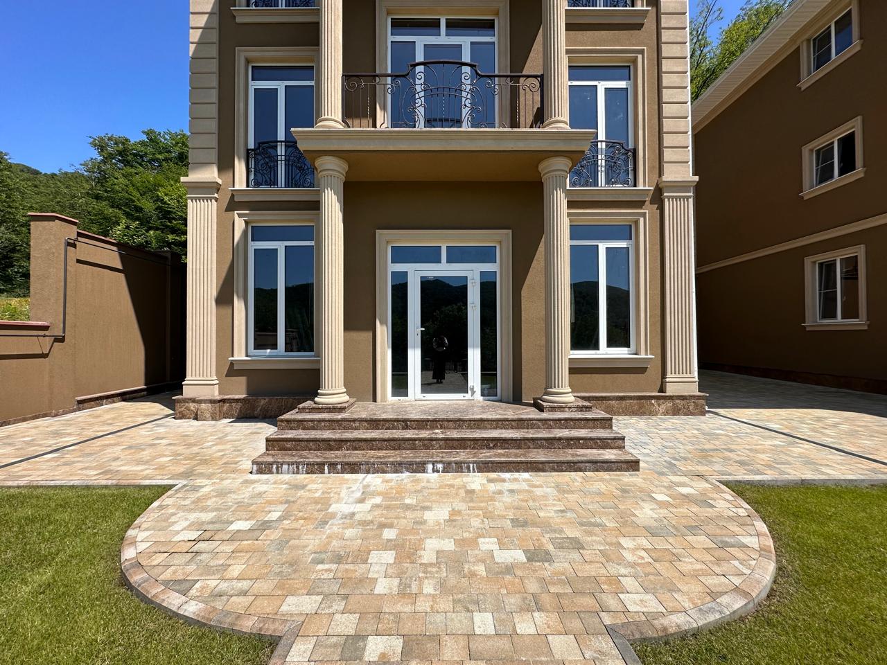 Дом с видом на горы 