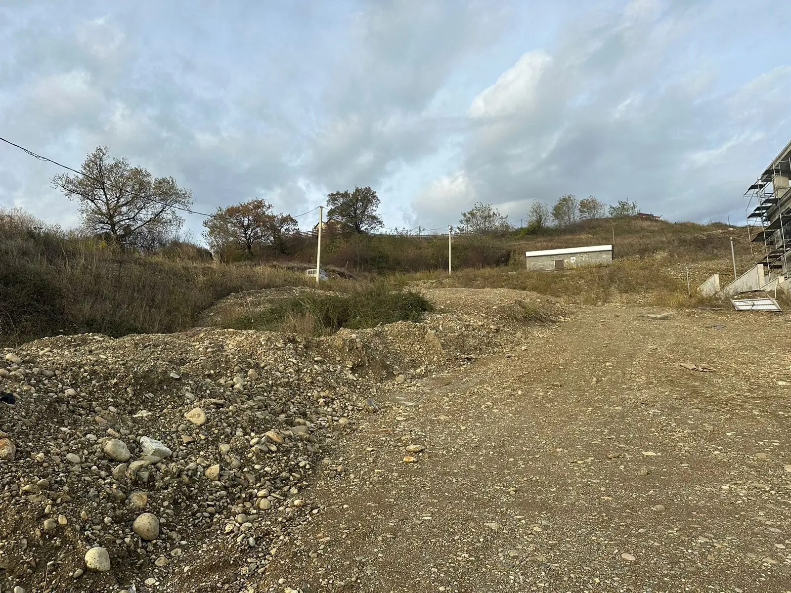 Роскошный участок с разрешением на строительс...