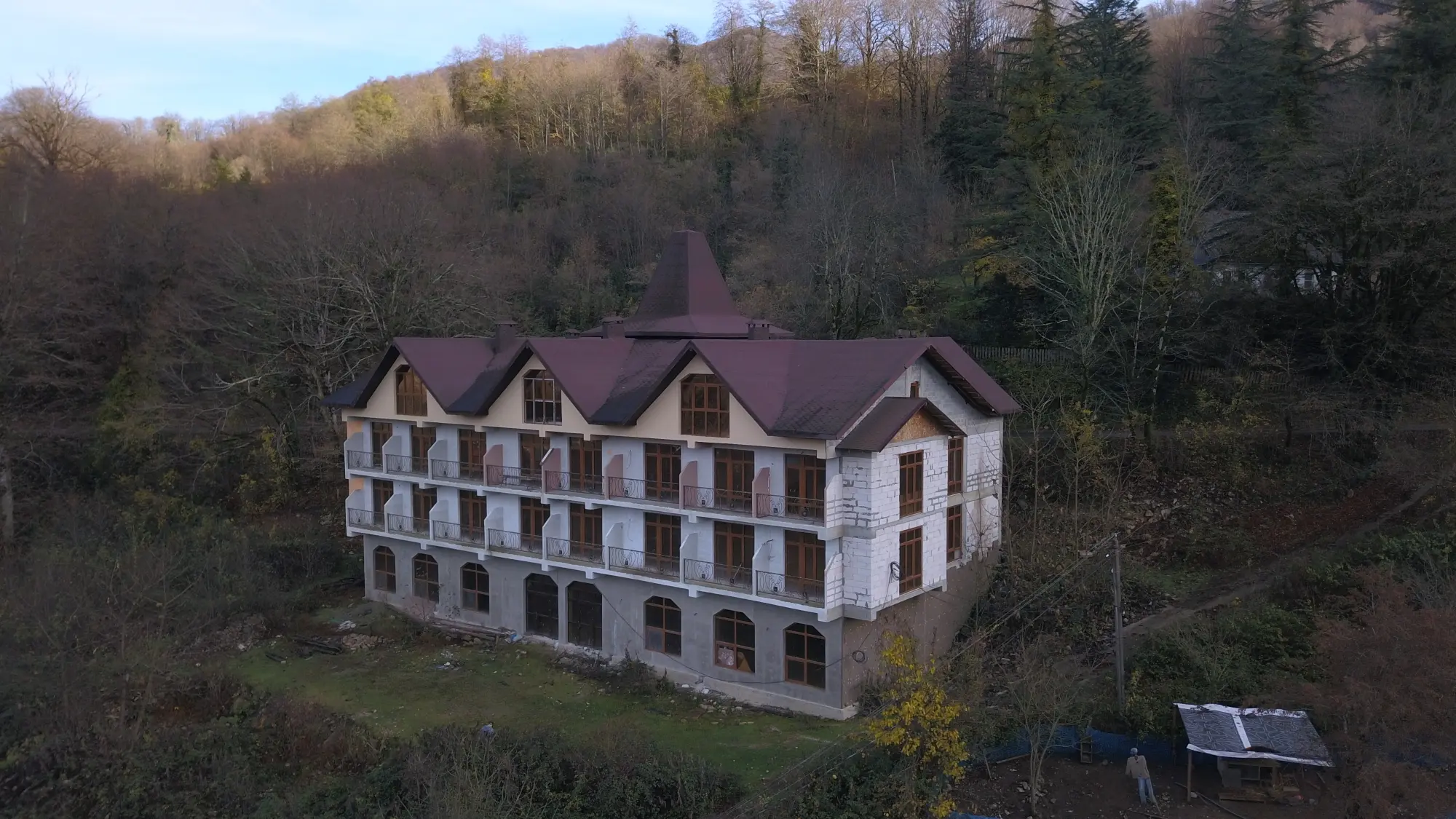 Недостроенная гостиница в Солохауле