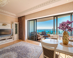 Квартира с дизайнерским ремонтом с панорамным видом на море в доме бизнес класса Идеал Хаус!
