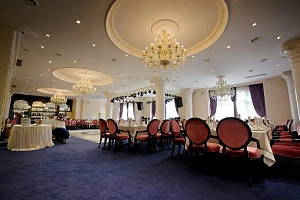 Шикарный отель с развлекательным комплексом в...