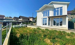 Новый дом с бассейном