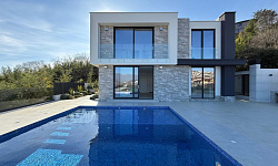 Новый дом с ремонтом и мебелью