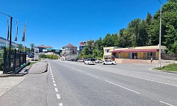 Участок 20 сот, на дороге.