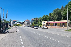 Участок 20 сот, на дороге.