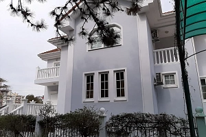 Дом с бассейном в центральном Сочи