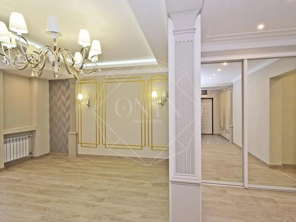 Трехкомнатная квартира в Роз Дель МАР
