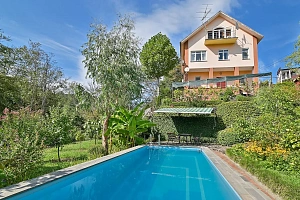 Уютный Дом с бассейном и садом