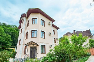 Домовладение у реки