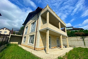 Большой красивый дом 