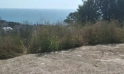 Земля с видом на море