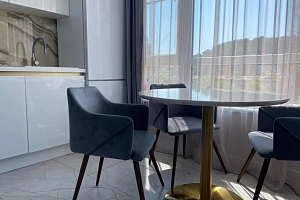 Квартира с дизайнерским ремонтом и мебелью, п...