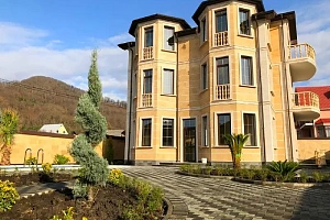 Новый дом с бассейном.