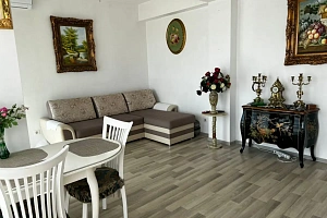 Светлая квартира с видом на море