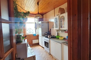 Двухкомнатная квартира внизу Макаренко