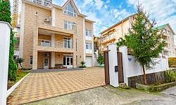 Английская усадьба в центре Сочи с фруктовым ...