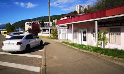 Участок вдоль дороги с коммерческим назначени...