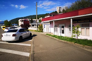 Участок вдоль дороги с коммерческим назначени...