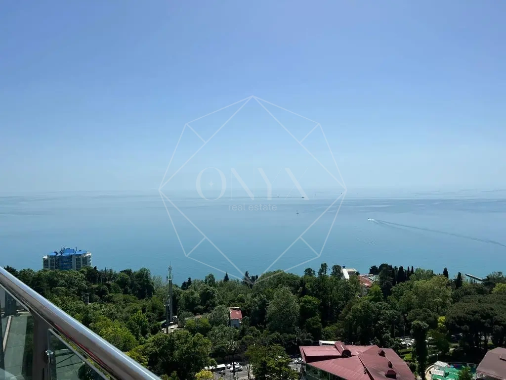 Квартира с дизайнерским ремонтом на второй береговой линии с видом на море 